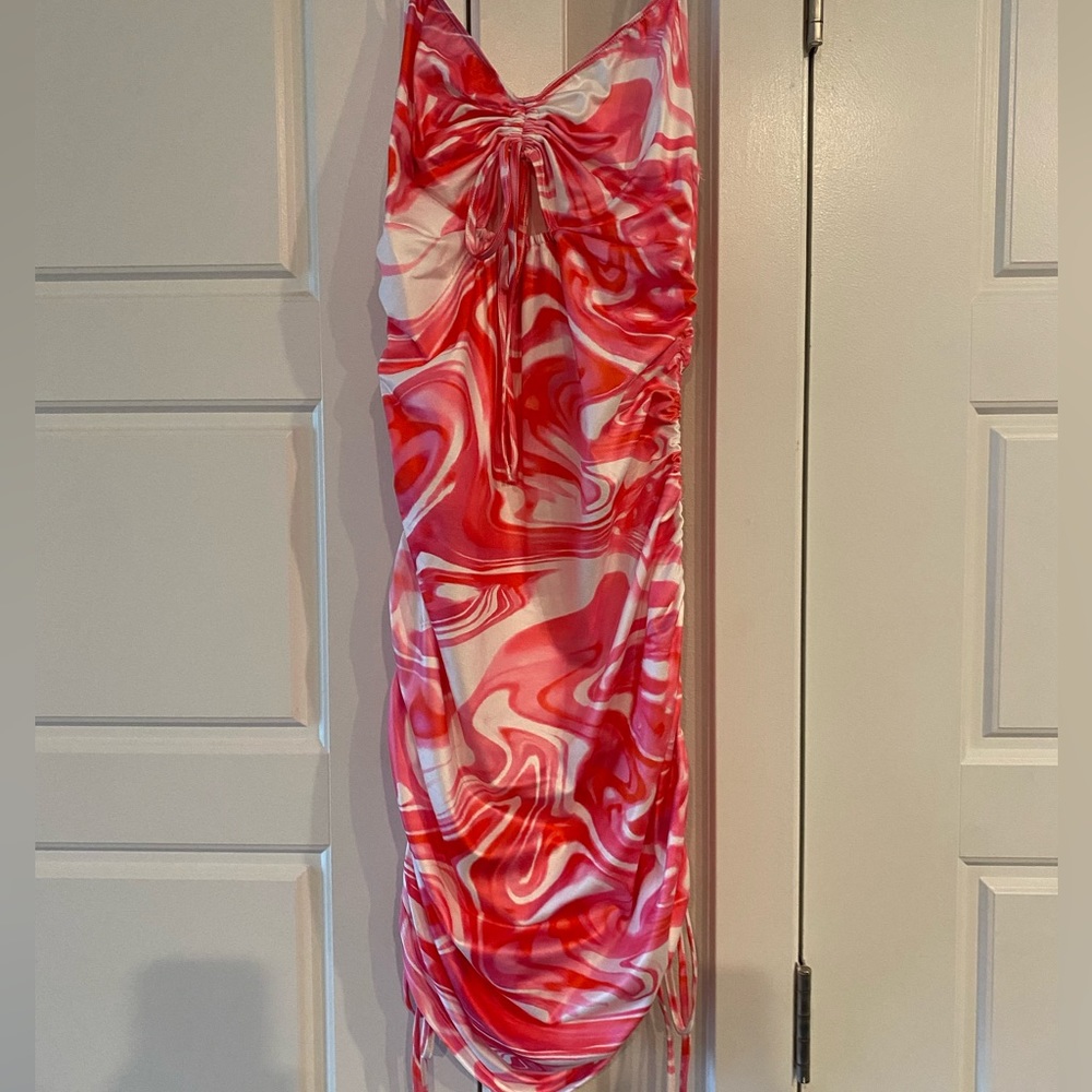 Retro scrunch dress with cutout